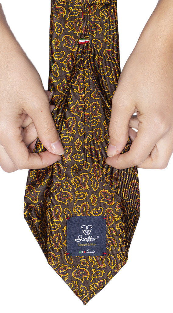 Cravatta Sette Pieghe Stampa di Seta Marrone Paisley Arancione Gialla Made in Italy Graffeo Cravatte Pala