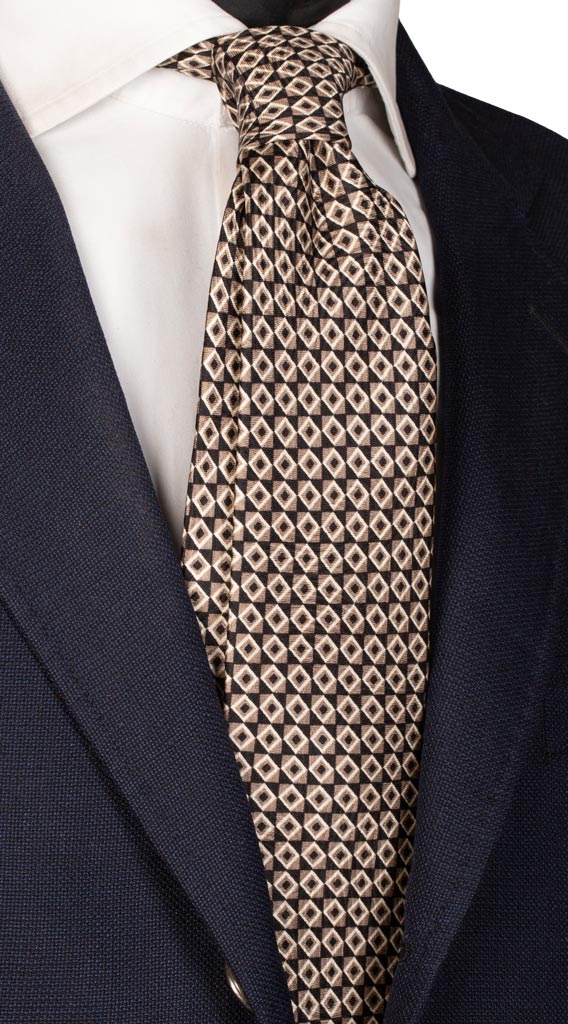 Cravatta Sette Pieghe Stampa di Seta Nera Fantasia Grigia Bianca Made in Italy graffeo Cravatte