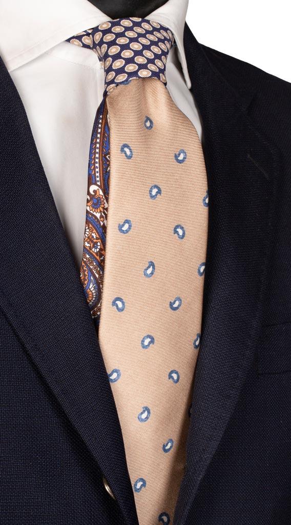 Cravatta Stampa Beige Paisley Blu Bianco Nodo in Contrasto Blu Fantasia Made in Italy Graffeo cravatte