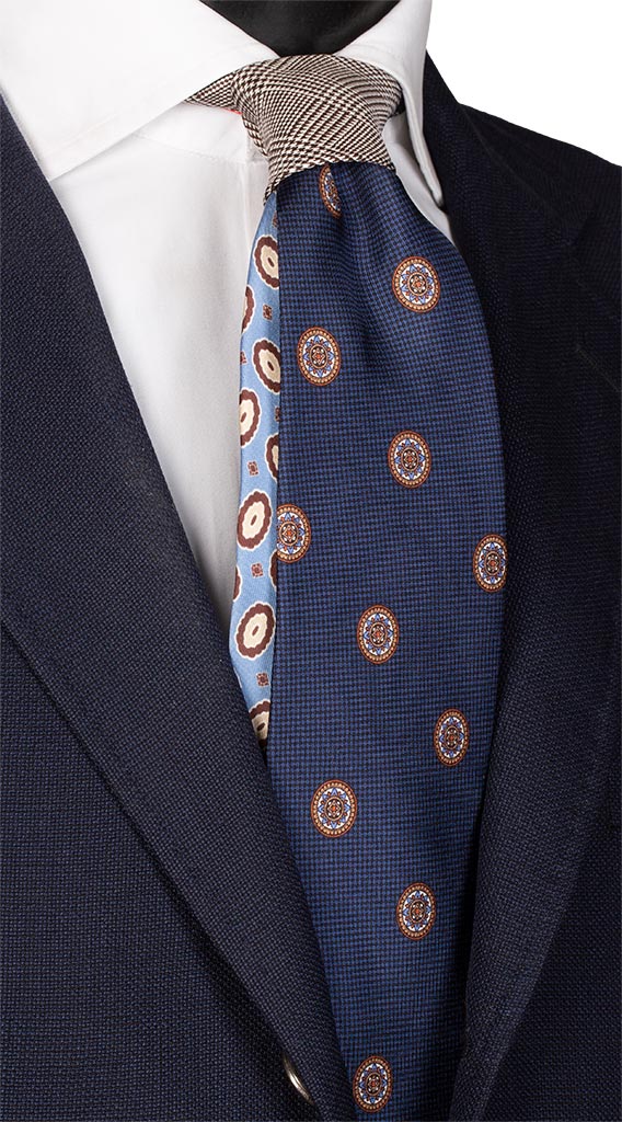 Cravatta Stampa Blu con Medaglioni Nodo in Contrasto Principe di Galles Made in Italy Graffeo Cravatte