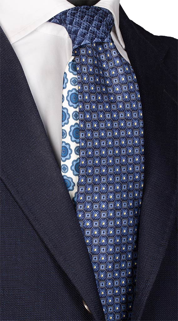 Cravatta Stampa Bluette Fantasia Celeste Gialla Nodo in Contrasto Blu Made in italy graffeo Cravatte