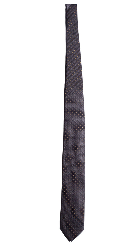 Cravatta Stampa di Seta Nera Fantasia Grigia Gialla Nodo in Contrasto Nero Grigio Giallo Made in Italy Graffeo Cravatte Intera