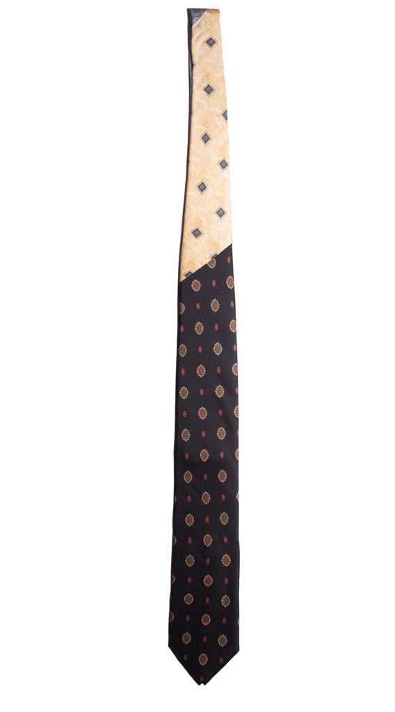 Cravatta Stampa Nera Fantasia Multicolor Nodo in Contrasto Giallo Oro Bianco Made in Italy Graffeo Cravatte Intera