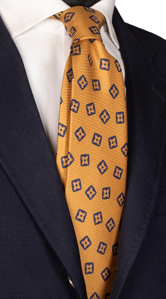 Cravatta Stampa di Seta Color Senape Fantasia Bluette Made in Italy Graffeo Cravatte