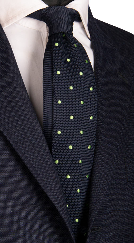 Cravatta Tricot in Maglia di Seta Blu a Pois Verdi TRI411