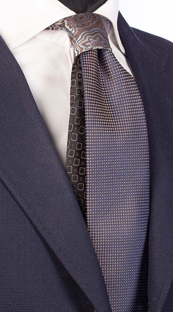 Cravatta Uomo Blu Pois Bianchi e Marroni Nodo In Contrasto Marrone Fantasia Celeste Made in Italy Graffeo Cravatte