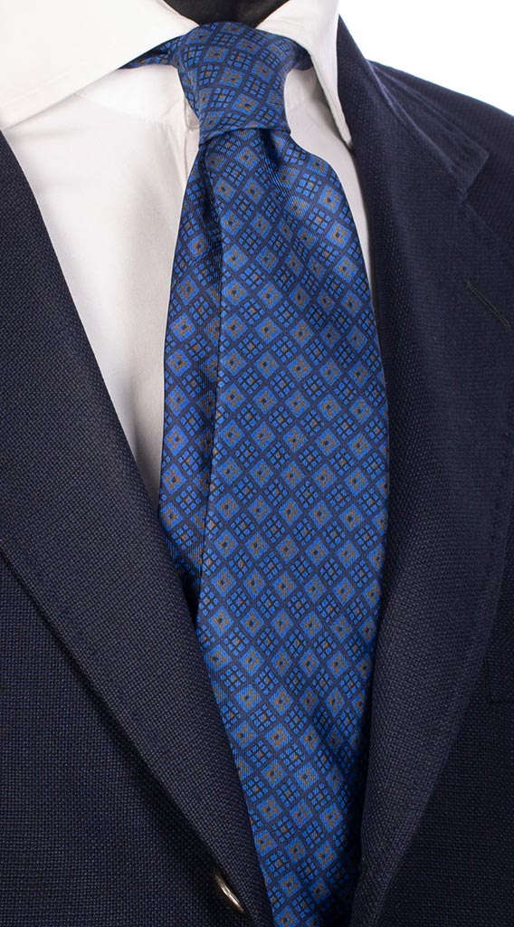 Cravatta Uomo Stampa di Seta Celeste Micro Fantasia Blu Giallo Senape Made in Italy Graffeo Cravatte