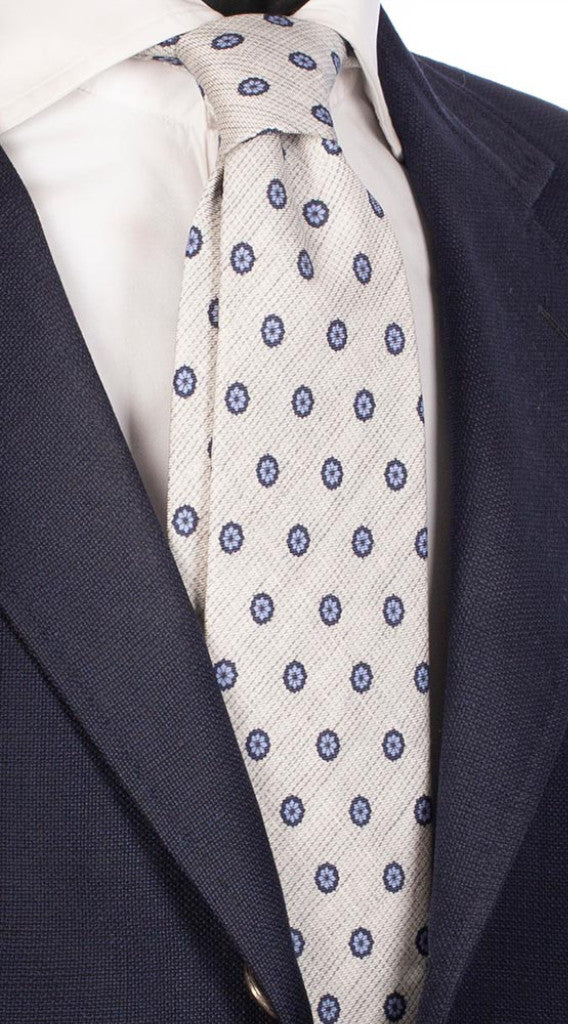 Cravatta Uomo Stampa di Seta Grigio Chiaro Effetto Lino a Fiori Blu Celeste Made in Italy Graffeo Cravatte