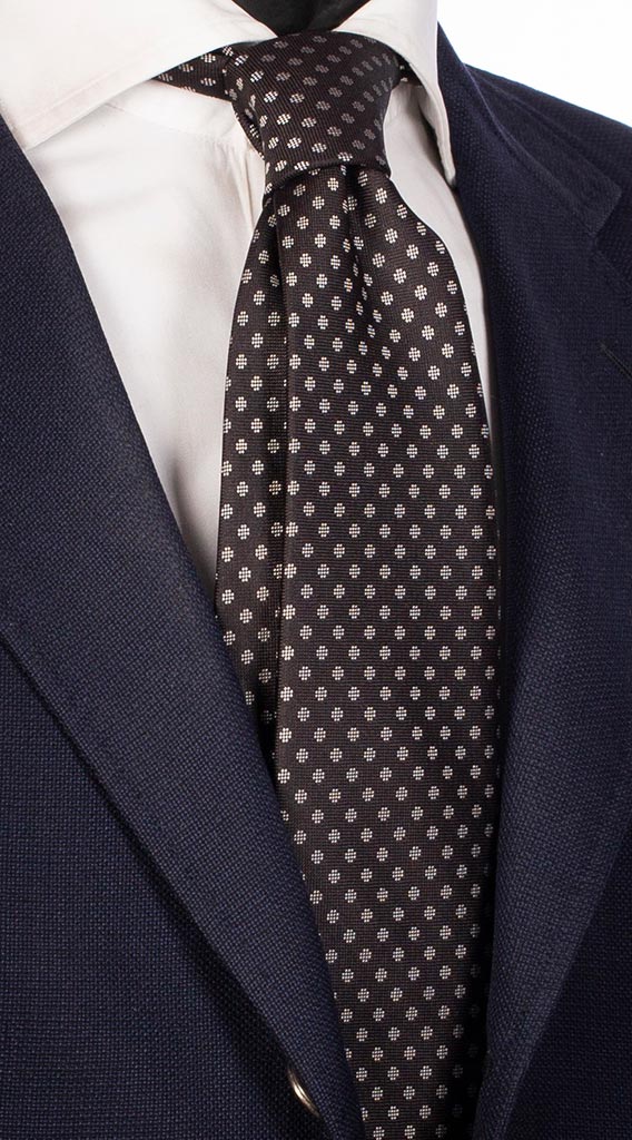 TigerTie Cravatta In Seta Uomo - Bianco Crema Con Pois Neri, Taglio Classico, 150x8 Cm