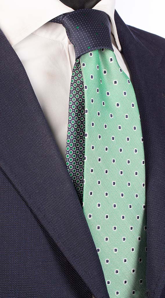 Cravatta Verde Effetto Cangiante a Pois Bianchi Blu Nodo a Contrasto Blu a Pois Verde Bianco Made in Italy Graffeo Cravatte
