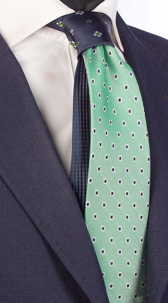 Cravatta Verde Effetto Cangiante a Pois Blu Bianco Nodo a Contrasto Blu Verde Bianco Made in italy Graffeo Cravatte