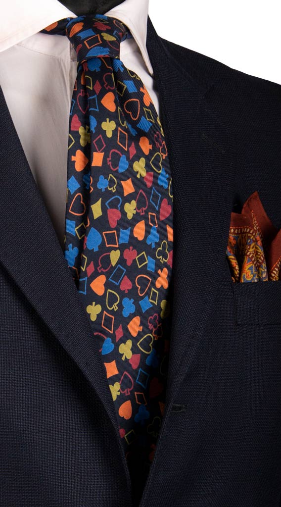 Cravatta Vintage in Saia di Seta Blu Notte Fantasia Carte da Poker Multicolor Made in Italy Graffeo Cravatte