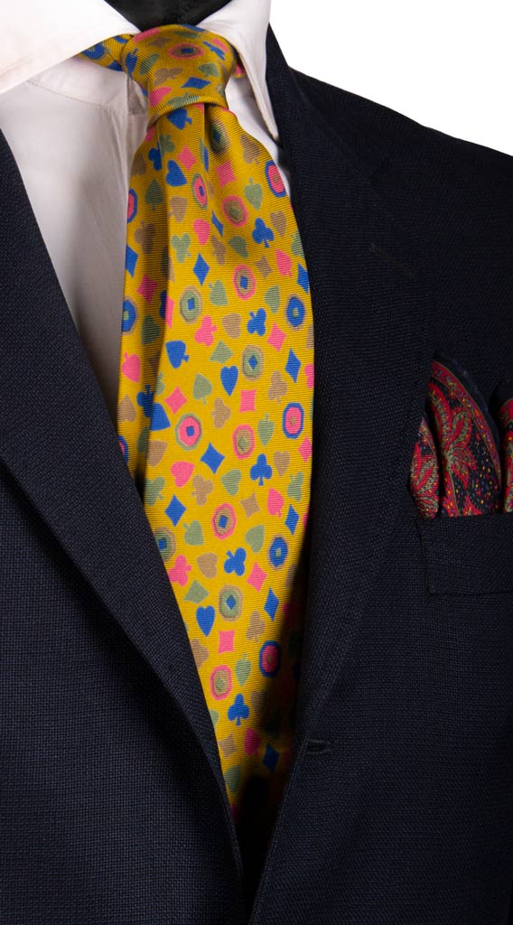 Cravatta Vintage in Saia di Seta Gialla Fantasia Carte da Poker Multicolor Made in Italy Graffeo Cravatte