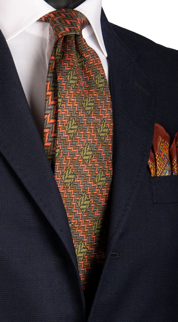 Cravatta Vintage in Saia di Seta Verde Oliva Arancione Fantasia Nodo in Contrasto Made in italy Graffeo Cravatte