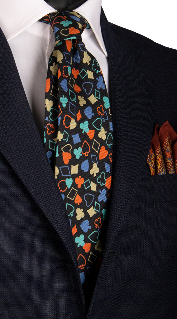 Cravatta Vintage in Twill di Seta Blu Fantasia Carte da Poker Multicolor Made in Italy Graffeo Cravatte