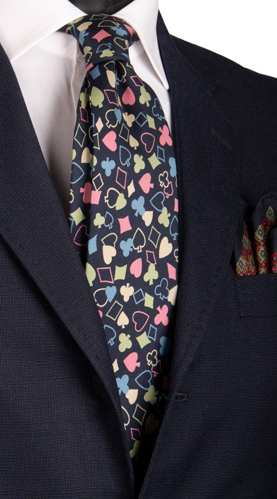 Cravatta Vintage in Twill di Seta Blu Fantasia Carte da Poker Multicolor Made in Italy Graffeo Cravatte