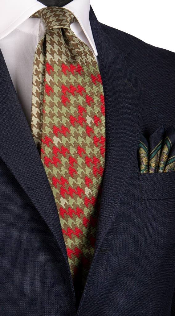 Cravatta Vintage in Twill di Seta Pied de Poule Verde Rosso Fantasia Nodo in Contrasto Made in Italy Graffeo Cravatte