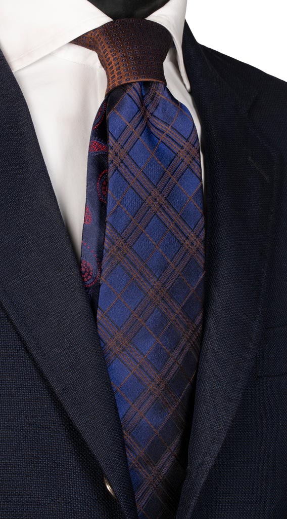 Cravatta Viola a Quadri Marrone Nodo in Contrasto Marrone Blu Made in Italy Graffeo Cravatte