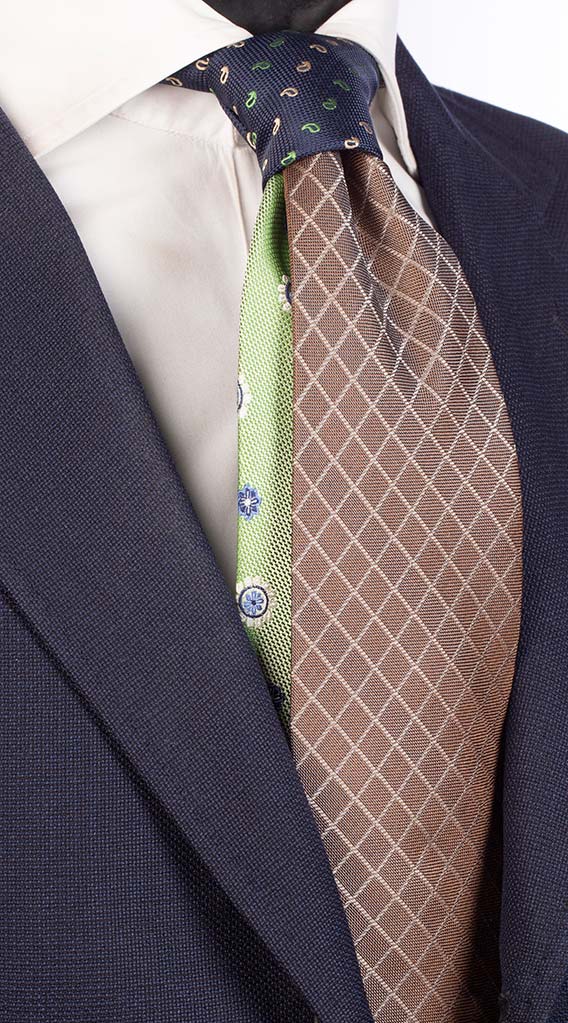 Cravatta a Quadri Beige Tono su Tono Nodo a Contrasto Blu Paisley Verde Beige Made in Italy Graffeo Cravatte
