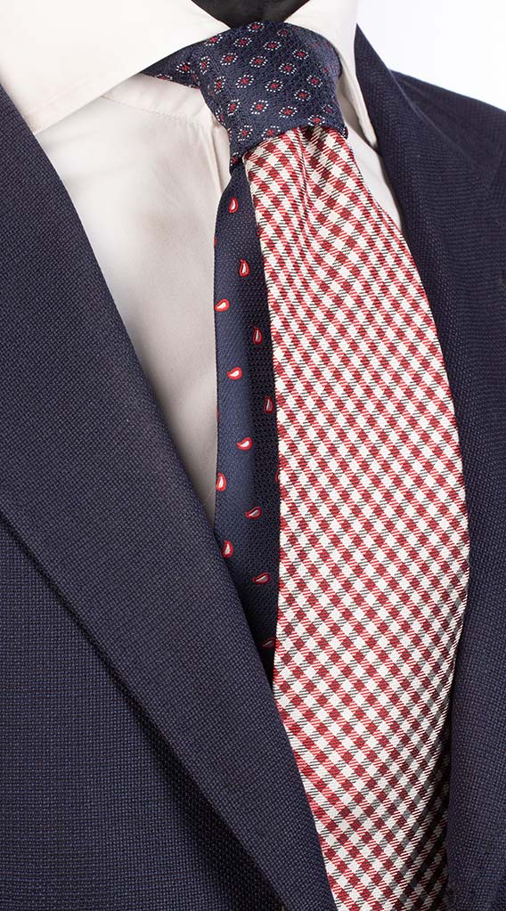 Cravatta a Quadri Bianco Rosso Blu Nodo in Contrasto Blu Made in Italy Graffeo Cravatte