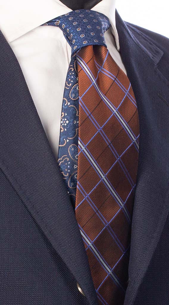 Cravatta a Quadri Marrone Celeste Bluette Nodo in Contrasto Bluette Pois Bianco Arancione Made in Italy Graffeo Cravatte