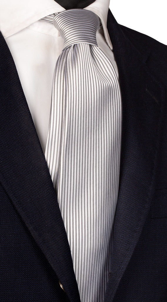 Cravatta da Cerimonia di Seta Grigio Argento Righe Verticali Tono su Tono Made in Italy Graffeo Cravatte