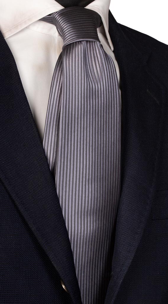 Cravatta da Cerimonia di Seta Grigio Scuro Righe Verticali Tono su Tono Made in Italy Graffeo Cravatte