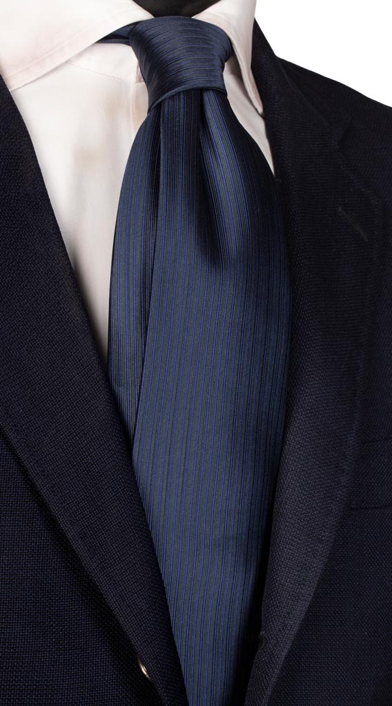 Cravatta di Seta Blu Blu Navy Righe Verticali Tono su Tono Mad e in Italy graffeo Cravatte