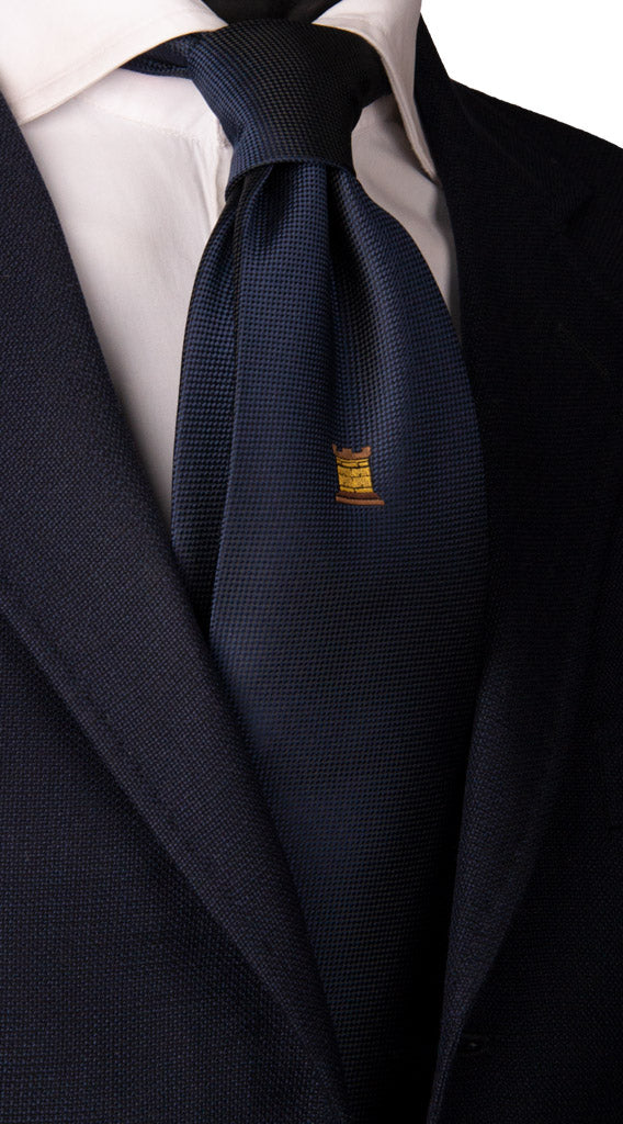 Cravatta di Seta Blu con Disegno Sottonodo Torre Made in Italy Graffeo Cravatte