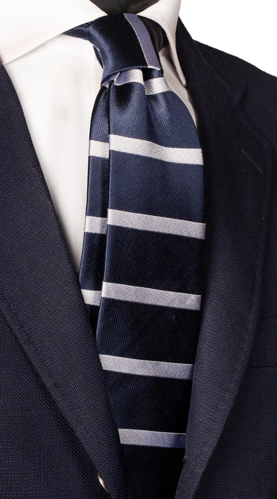Cravatta di Seta Blu con Riga Orizzontale Grigio Argento Made in italy graffeo Cravatte