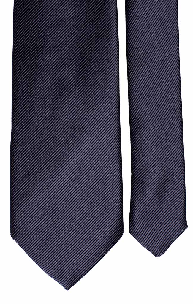 Cravatta di Seta Blu con Righe Tono su Tono 5938