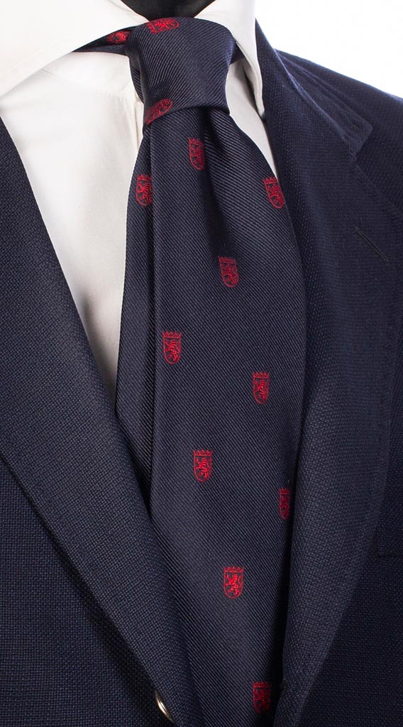 Cravatta di Seta Blu con Scudetti Rossi Made in Italy Graffeo Cravatte