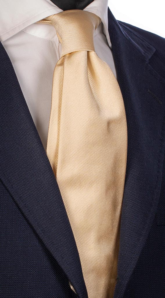 Cravatta di Seta Color Crema Righe Diagonali Tono Su Tono Made in Italy Graffeo Cravatte