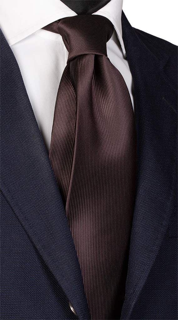 Cravatta di Seta Marrone con Riga Verticale Tinta Unita Made in Italy Graffeo Cravatte