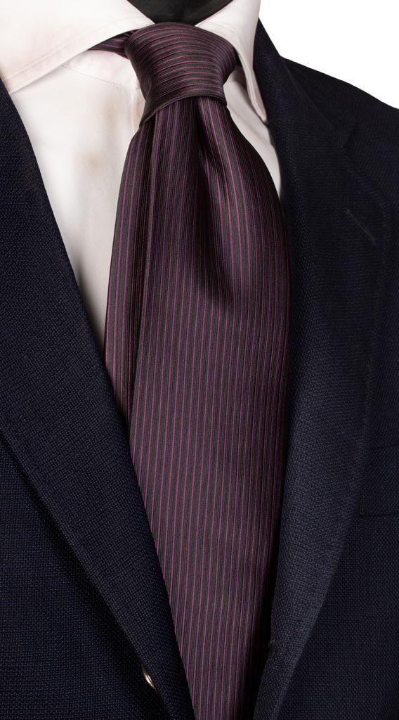 Cravatta di Seta Nera Righe Verticali Viola scuro Made in Italy graffeo Cravatte