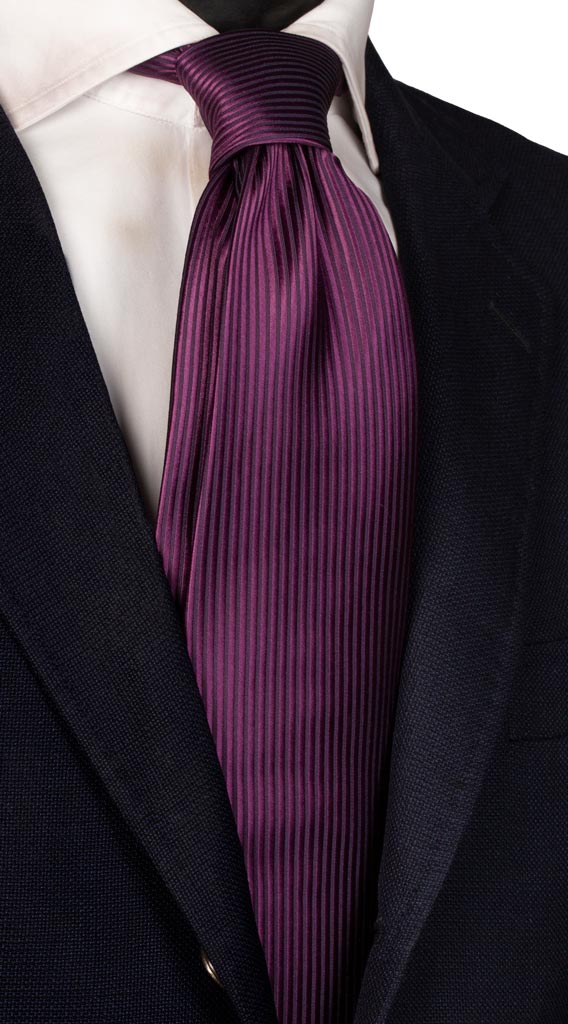 Cravatta di Seta Viola Scuro Righe Verticali Tono su Tono Made in Italy graffeo Cravatte