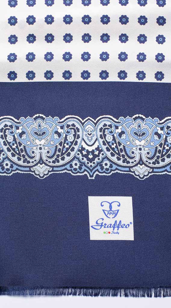 Sciarpa ad una Foglia in Seta Bianca a Fantasia Blu Bluette Celeste Made in Italy Graffeo Cravatte Pala